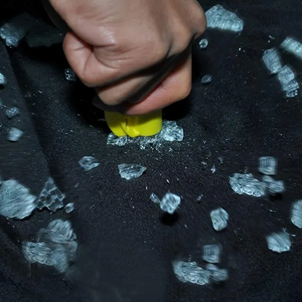 2 In 1 Safety Belt Cutter Emergency Key Chain Car Escape Tool Metal Safety Hammer Mini Fire Hammer Life-saving Hammer Car Emergency Escape Device Window Breaker