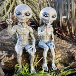 Alien Statue Resin Ornament, Outdoor Garden Statue Ornament Decoration, Add a Unique Touch to Your Home Decor