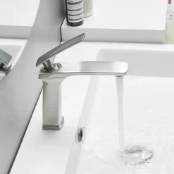 Bathroom Sink Faucet - Classic / Waterfall Nickel Brushed / Electroplated / Painted Finishes Centerset Single Handle One HoleBath Taps
