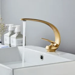 Bathroom Sink Faucet - Classic Oil-rubbed Bronze / Nickel Brushed / Electroplated Centerset Single Handle One HoleBath Taps
