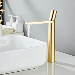 Bathroom Sink Faucet - Classic Electroplated / Painted Finishes Centerset Single Handle One HoleBath Taps
