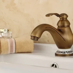 Bathroom Sink Faucet - Classic Antique Brass Centerset Single Handle One HoleBath Taps