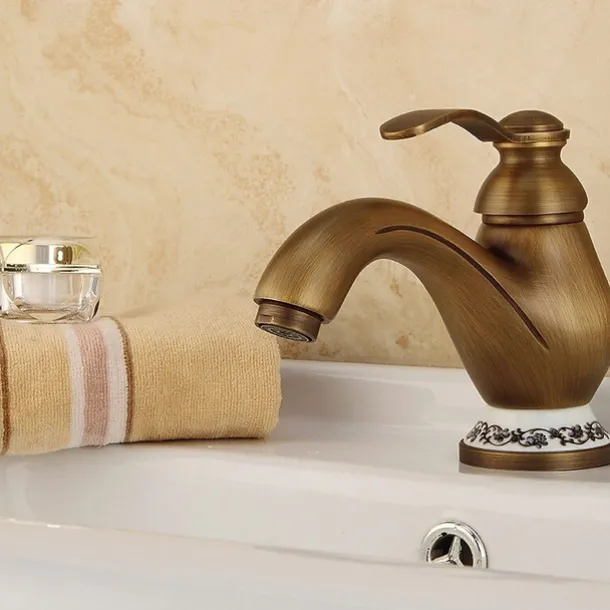 Bathroom Sink Faucet - Classic Antique Brass Centerset Single Handle One HoleBath Taps