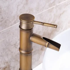 Bathroom Sink Faucet - Classic Antique Brass Centerset Single Handle One HoleBath Taps