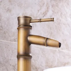Bathroom Sink Faucet - Classic Antique Brass Centerset Single Handle One HoleBath Taps