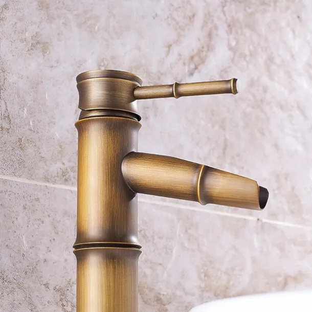 Bathroom Sink Faucet - Classic Antique Brass Centerset Single Handle One HoleBath Taps