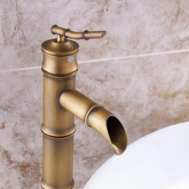 Bathroom Sink Faucet - Classic Antique Brass Centerset Single Handle One HoleBath Taps