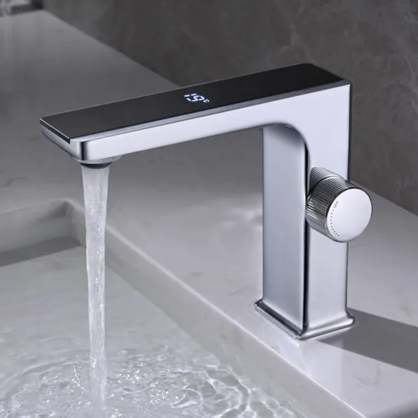 Bathroom Sink Faucet - Classic Chrome / Gun Grey Electroplated / Black / Whiete Painted Finishes Centerset Single Handle One HoleBath Temperature Display Taps