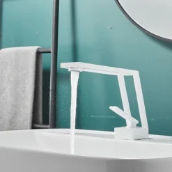 Bathroom Sink Faucet - Classic Electroplated / Painted Finishes Centerset Single Handle One HoleBath Taps