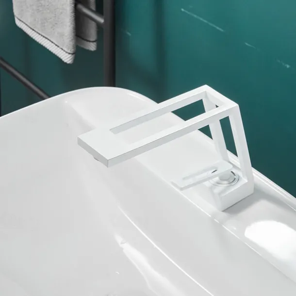 Bathroom Sink Faucet - Classic Electroplated / Painted Finishes Centerset Single Handle One HoleBath Taps