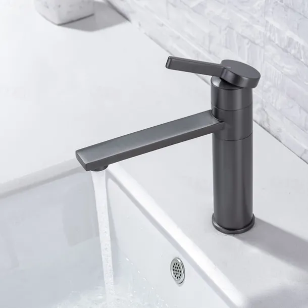 Bathroom Sink Faucet - Rotatable Chrome Centerset Single Handle One HoleBath Taps
