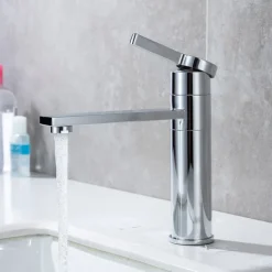 Bathroom Sink Faucet - Rotatable Chrome Centerset Single Handle One HoleBath Taps