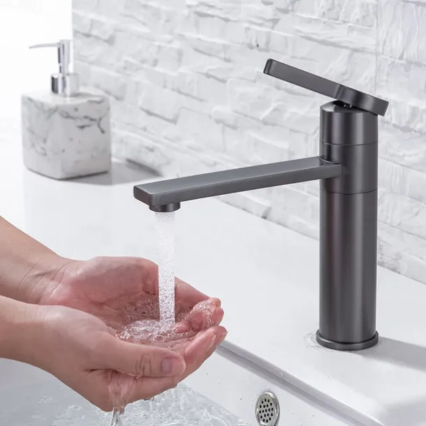 Bathroom Sink Faucet - Rotatable Chrome Centerset Single Handle One HoleBath Taps