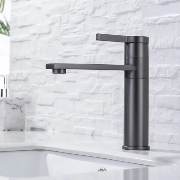 Bathroom Sink Faucet - Rotatable Chrome Centerset Single Handle One HoleBath Taps