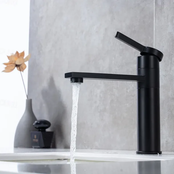 Bathroom Sink Faucet - Rotatable Chrome Centerset Single Handle One HoleBath Taps