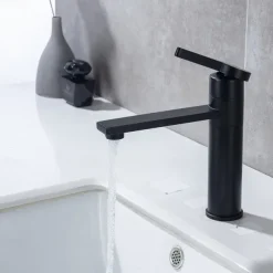 Bathroom Sink Faucet - Rotatable Chrome Centerset Single Handle One HoleBath Taps