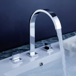 Bathroom Sink Faucet - Rotatable / Widespread / Waterfall Chrome Deck Mounted Two Handles Three HolesBath Taps