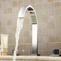 Bathroom Sink Faucet - Rotatable / Widespread / Waterfall Chrome Deck Mounted Two Handles Three HolesBath Taps