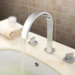 Bathroom Sink Faucet - Rotatable / Widespread / Waterfall Chrome Deck Mounted Two Handles Three HolesBath Taps