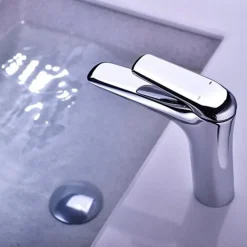 Bathroom Sink Faucet - Single Chrome / Brushed / Electroplated Centerset Single Handle One HoleBath Taps / Brass