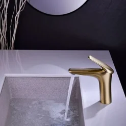 Bathroom Sink Faucet - Single Chrome / Brushed / Electroplated Centerset Single Handle One HoleBath Taps / Brass