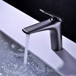 Bathroom Sink Faucet - Single Chrome / Brushed / Electroplated Centerset Single Handle One HoleBath Taps / Brass