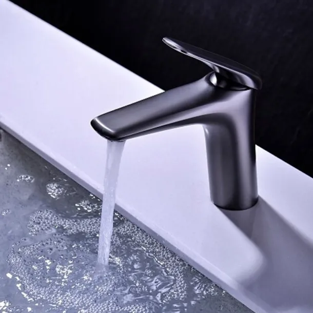 Bathroom Sink Faucet - Single Chrome / Brushed / Electroplated Centerset Single Handle One HoleBath Taps / Brass