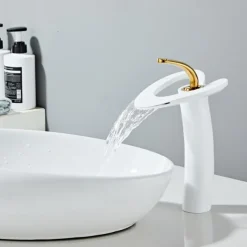 Bathroom Sink Faucet - Waterfall Chrome / Nickel Brushed / Electroplated Centerset Single Handle One HoleBath Taps