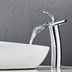 Bathroom Sink Faucet - Waterfall Chrome / Nickel Brushed / Electroplated Centerset Single Handle One HoleBath Taps