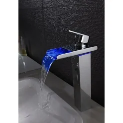 Bathroom Sink Faucet - Waterfall Chrome Centerset Single Handle One HoleBath Taps / Brass