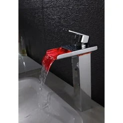 Bathroom Sink Faucet - Waterfall Chrome Centerset Single Handle One HoleBath Taps / Brass