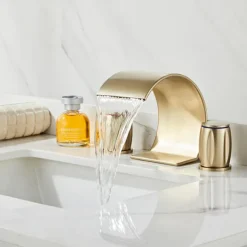 Bathroom Sink Faucet - Waterfall Chrome / Oil-rubbed Bronze / Nickel Brushed Widespread Two Handles Three HolesBath Taps