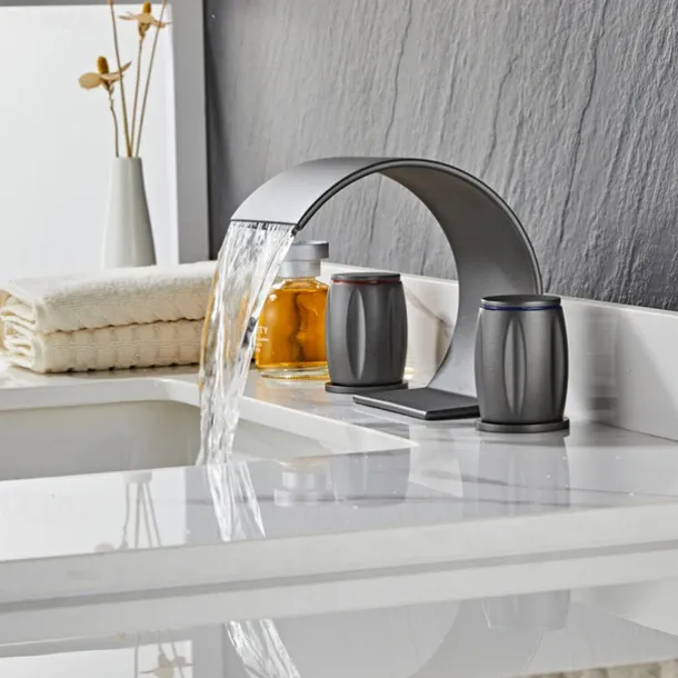 Bathroom Sink Faucet - Waterfall Chrome / Oil-rubbed Bronze / Nickel Brushed Widespread Two Handles Three HolesBath Taps