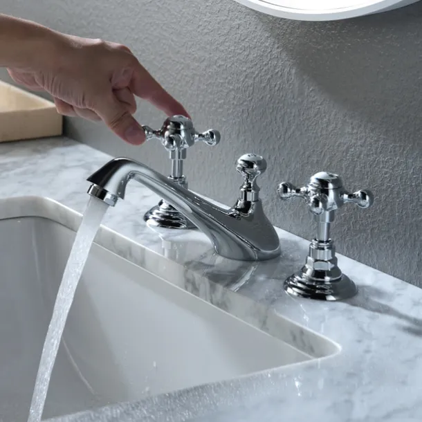 Bathroom Sink Faucet - Widespread Electroplated Widespread Two Handles Three HolesBath Taps