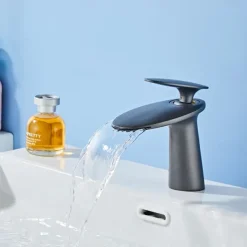 Bathroom Sink Faucet, Brass Waterfall Single Handle One Hole Modern Style Bath Taps with Hot and Cold Water