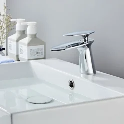Bathroom Sink Faucet, Brass Waterfall Single Handle One Hole Modern Style Bath Taps with Hot and Cold Water