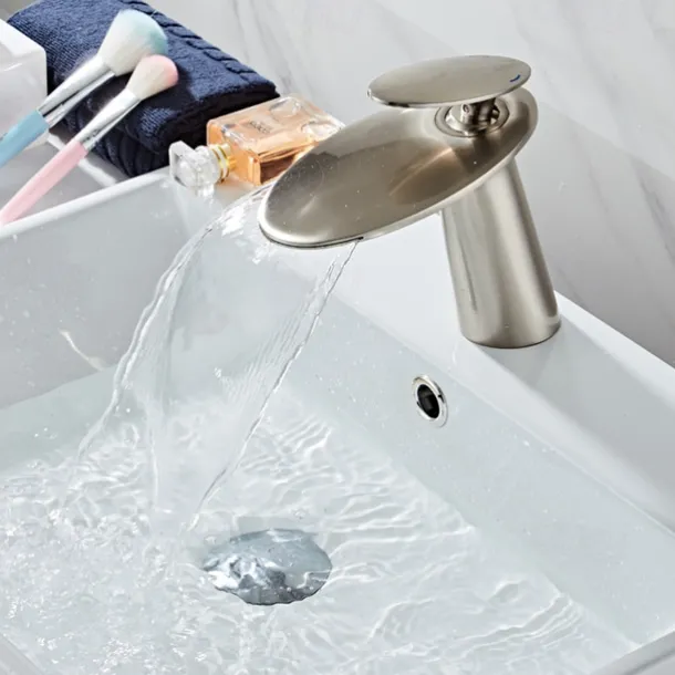 Bathroom Sink Faucet, Brass Waterfall Single Handle One Hole Modern Style Bath Taps with Hot and Cold Water
