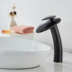 Bathroom Sink Faucet,Waterfall Heart Shape Handle Single Handle One Hole Bath Taps with Hot and Cold Switch