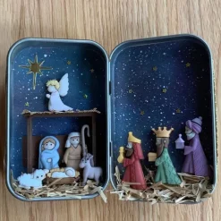 Christmas Nativity, Hand Sculpted Painted Nativity Figure, A Lovely, Little Nativity Scene, Xmas Holy Family Decor Gift for Indoor Home Display, Tabletop 8.8*11.5*2.8cm