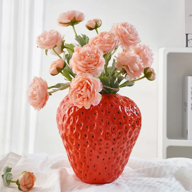Cute Red Strawberry Decorative Home Vase Creative Resin Material Handmade Handicraft Vase Suitable for Flower Hydroponics Home and Restaurant Flower Decoration Decoration