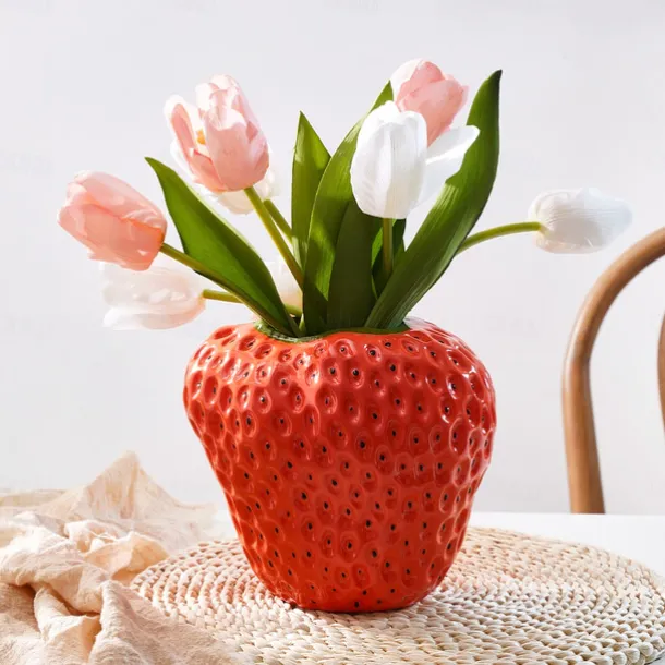 Cute Red Strawberry Decorative Home Vase Creative Resin Material Handmade Handicraft Vase Suitable for Flower Hydroponics Home and Restaurant Flower Decoration Decoration
