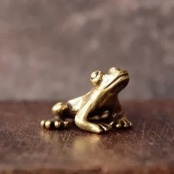 Cute Retro Copper Frog Figurine - Miniature Desktop Ornament and Tea Pet Decor