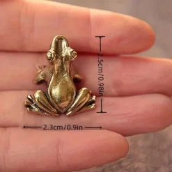 Cute Retro Copper Frog Figurine - Miniature Desktop Ornament and Tea Pet Decor
