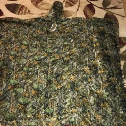 3D Maple Leaf Camouflage Cloak One-Size-Fits-All Design, Mesh Hood, Perfect for Outdoor Activities, Birdwatching, Hunting, Stealth Games