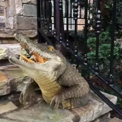 Floating Shark Head Crocodile Decor for Garden Pool, Novelty Outdoor Animals Statue Spoof Toy for Garden Park Pond Wall Decoration