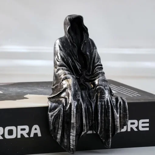 Halloween Horror Art Design Resin Black Robe Dead God Sitting Statue Gothic Dark Knight Terror Dead God Decoration Suitable for Halloween Home Decoration Bookcase Desktop Decoration Gifts 1PC