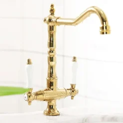 Kitchen Faucet,Two Handles One Hole Antique Brass / Electroplated / Painted Finishes Standard Spout Centerset Antique Kitchen Taps