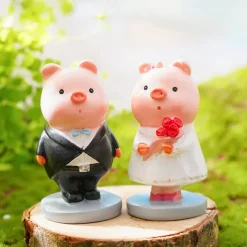 Mini Pig Animal Statue, Waterproof Resin Hand-Painted Garden Decor, Small Pig Figurine for Home, Yard, Patio, Bonsai Landscaping, Miniature Animal Ornament for Indoor and Outdoor Decoration