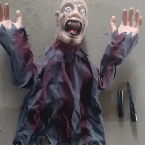 1pc Halloween Groundbreaker Zombie Lawn Stakes, Large Motion-Activated Sound Control Scary Props, Traditional Style, Plastic And Denim Material, Outdoor Spooky Decorations