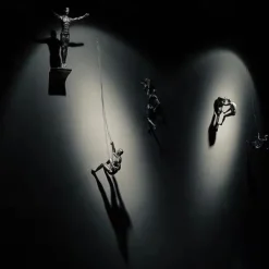 1pc Modern Simple Resin Sculpture Creative Rock Climbing Man Wall Sculpture Hand Finished Wall Art Statue Rock Climbing Figure